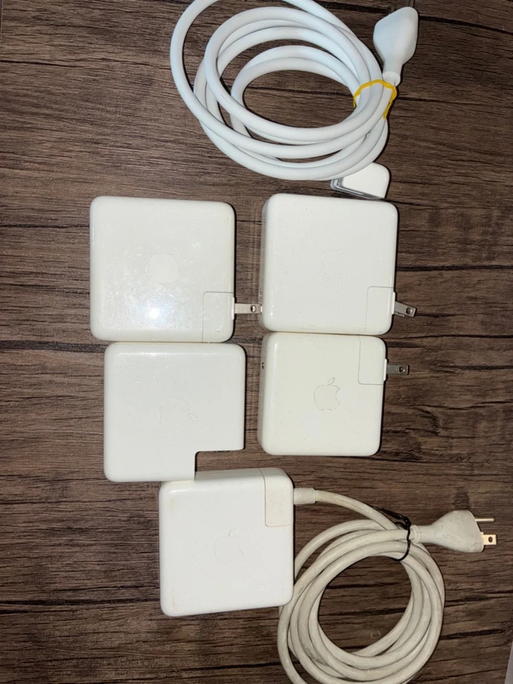 5 Apple White MacBook Power Adapters - 5 pack with 2 plugs